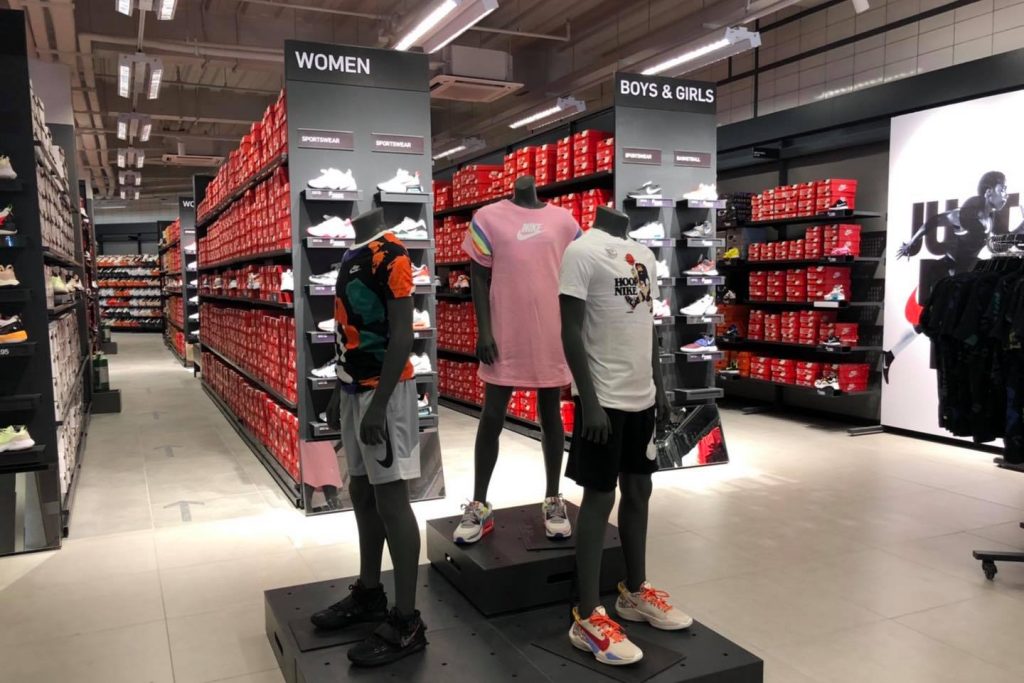 Купить кроссовки найк в москве outlet nike